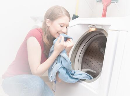 衣服有怪味、油漬，99%這樣洗都錯(cuò)了